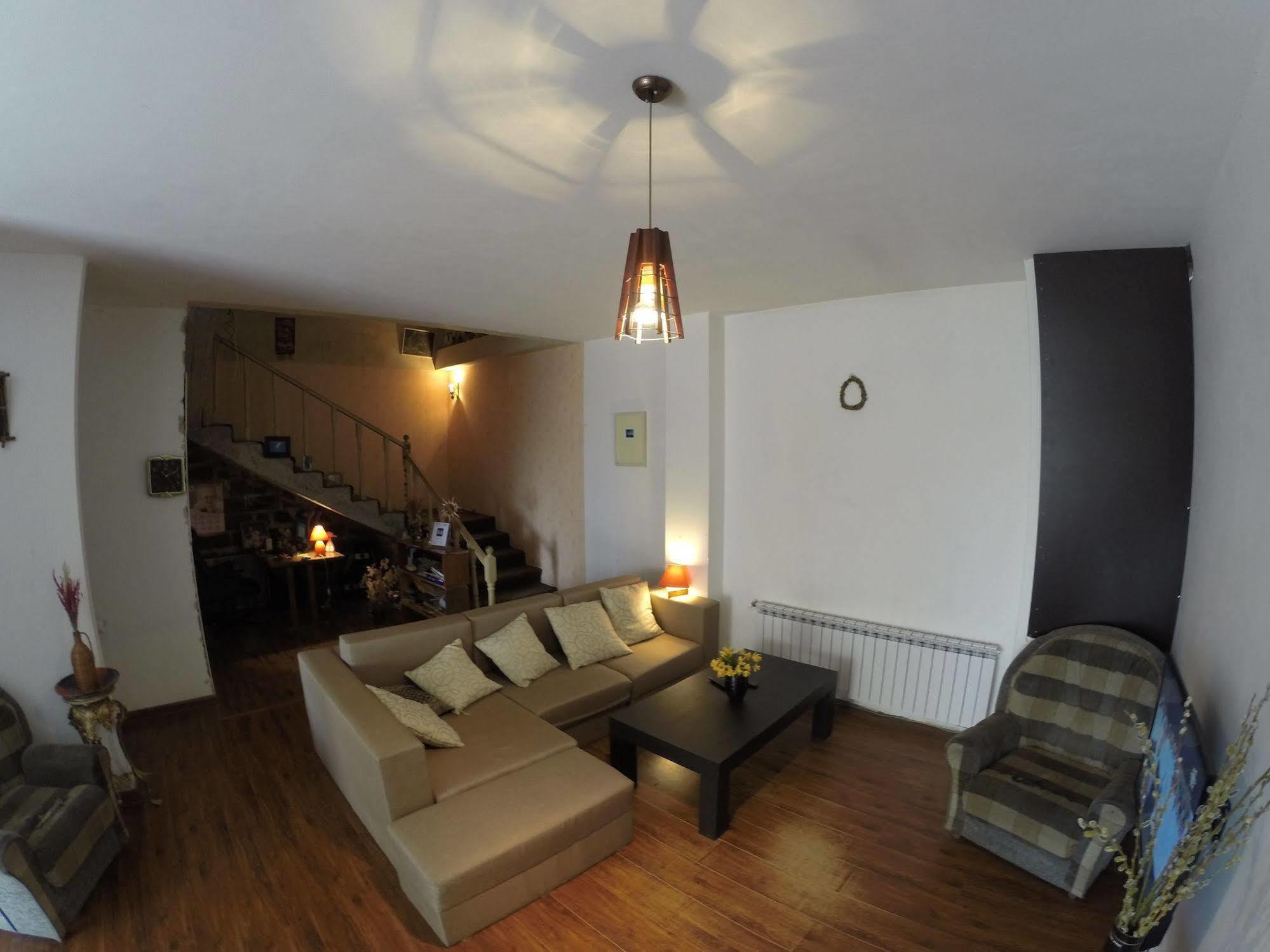 Glide Hostel Yerevan Ngoại thất bức ảnh