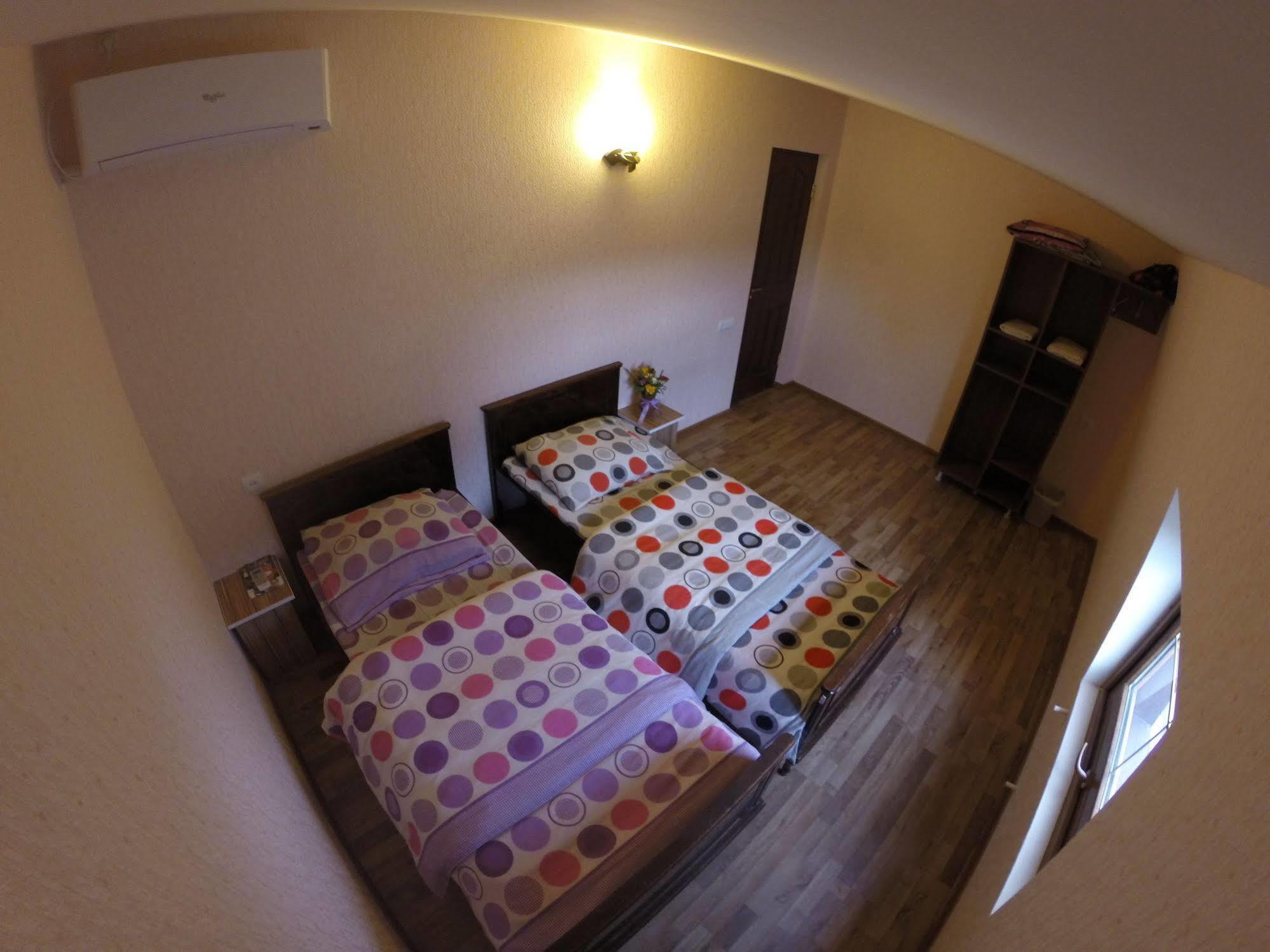 Glide Hostel Yerevan Ngoại thất bức ảnh
