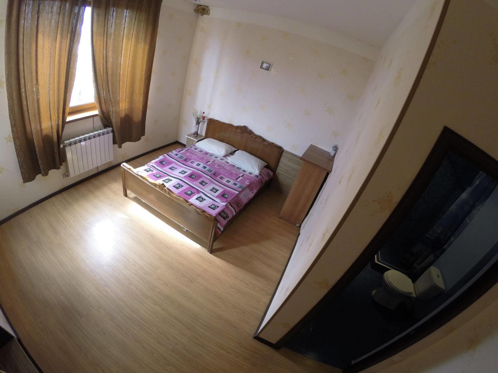 Glide Hostel Yerevan Ngoại thất bức ảnh