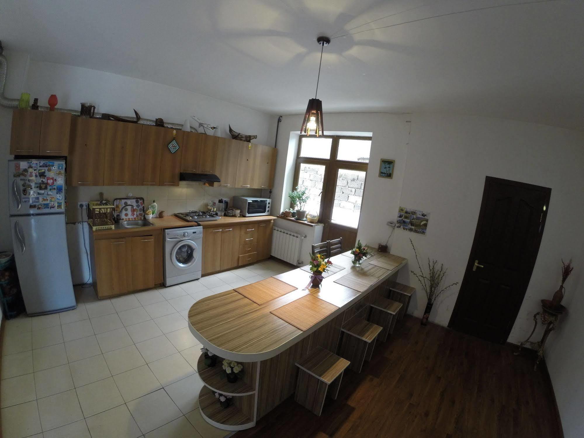 Glide Hostel Yerevan Ngoại thất bức ảnh